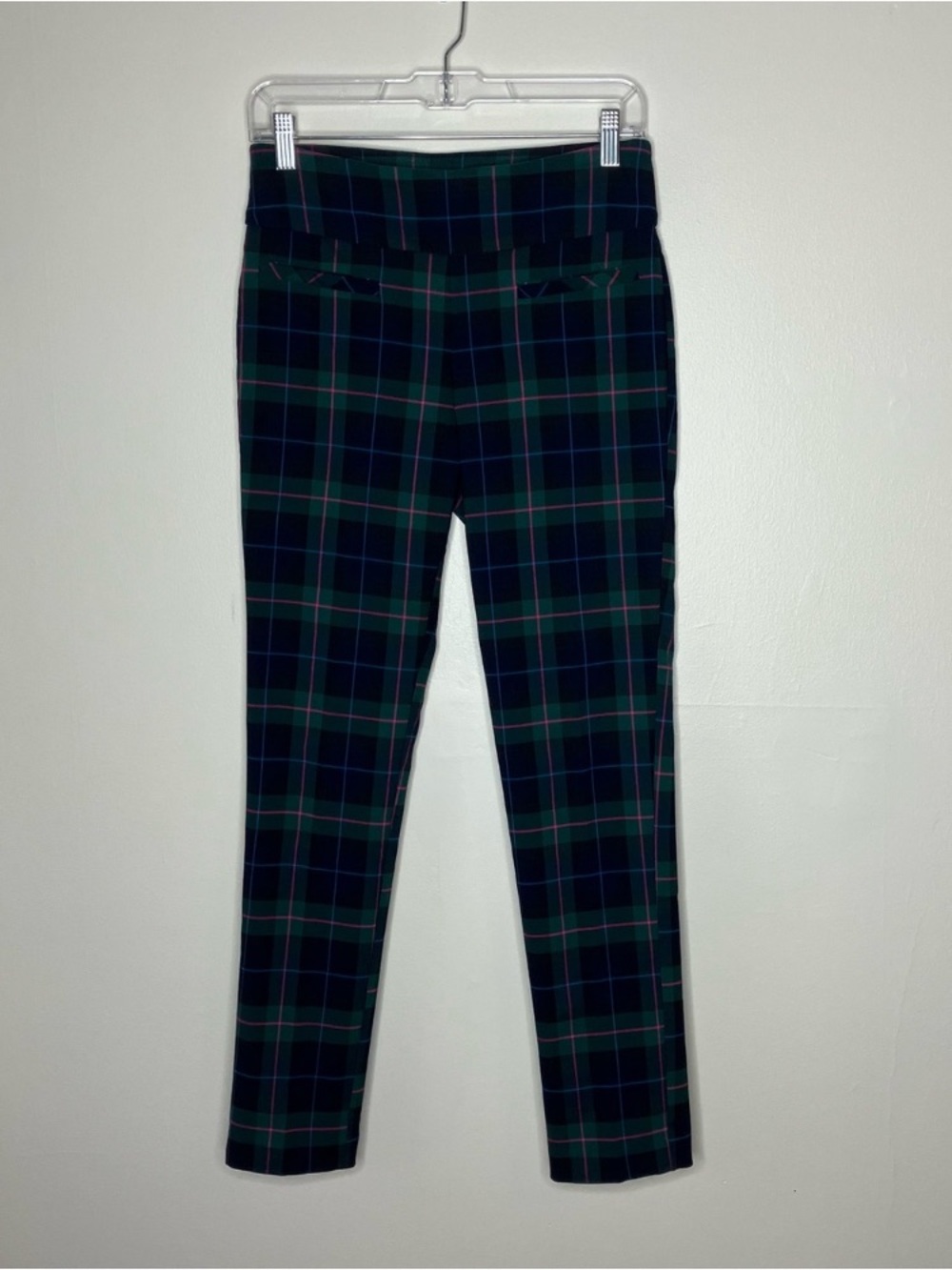 Crown & Ivy green plaid pull on ankle pants 4